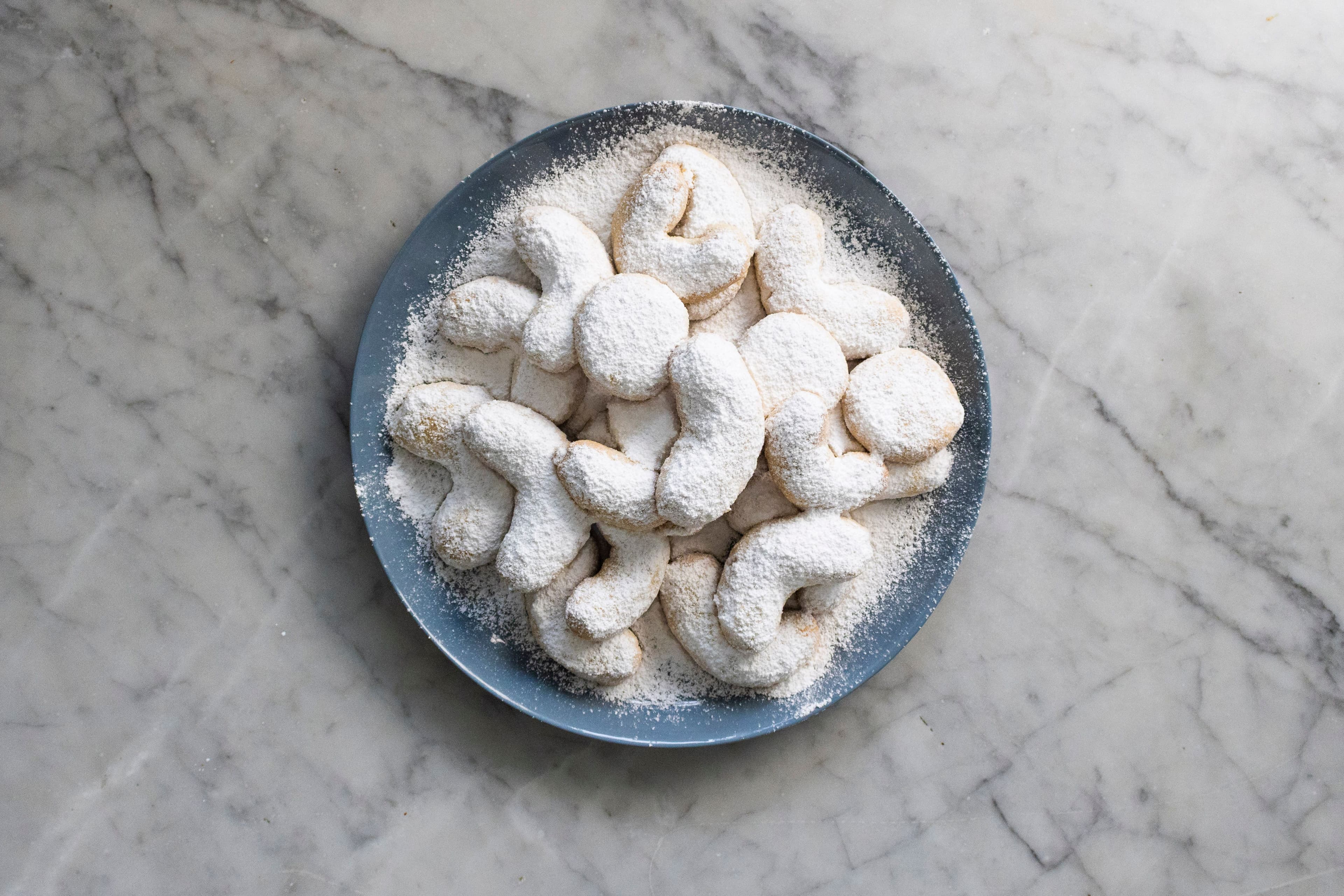 Kourabiedes (Greek Butter Cookies)